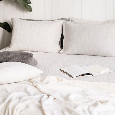 Comforters and pillows - Bedding Collections - L'APPARTEMENT