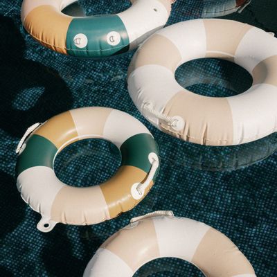 Outdoor pools - THE CLASSIC POOL FLOAT - BUSINESS & PLEASURE CO.