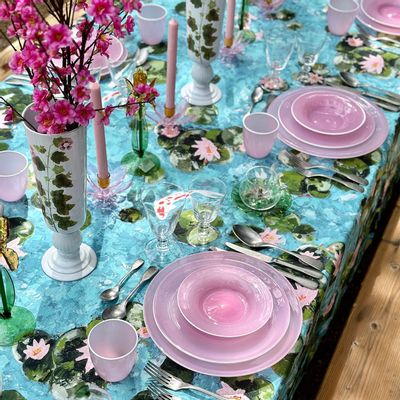 Table cloths - WATERLILY Linen Tablecloths & Napkins - SUMMERILL AND BISHOP