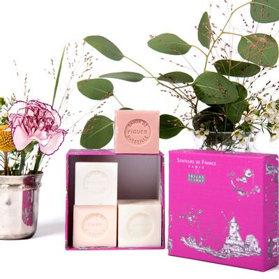 Savons - Coffret 4 savons cubes parfumés dans coffret Toiles de Jouy rose - SENTEURS DE FRANCE