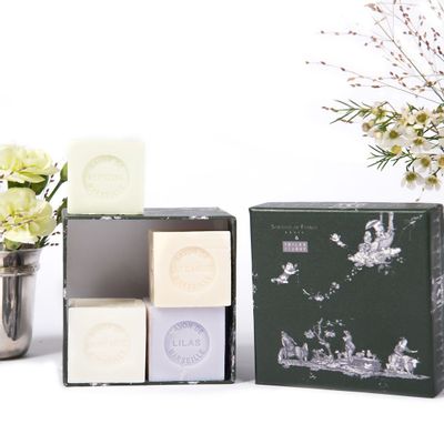 Savons - Coffret 4 savons cubes parfumés dans coffret Toiles de Jouy vert - SENTEURS DE FRANCE