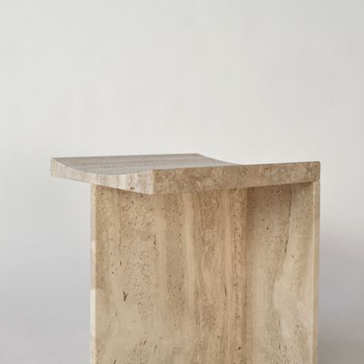 Tabourets - Thebes - Tabouret en Travertin Romain- Designed by McGannon Saad - PISTORE MARMI