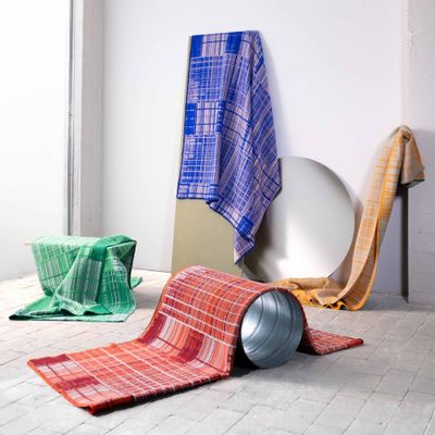 Throw blankets - Emma Terweduwe - BEYOND BOLD - GRID II - blanket - EMMA TERWEDUWE