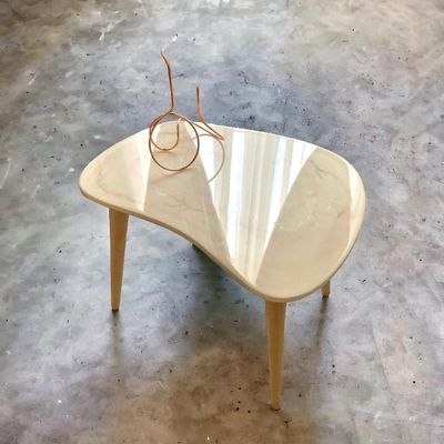 Objets design - Modern art coffee table, irregular shape, resin paint - SI DECO