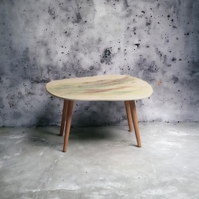 Objets design - Art Resin Colored Coffee Table in Brown, Green with Wooden Legs - SI DECO