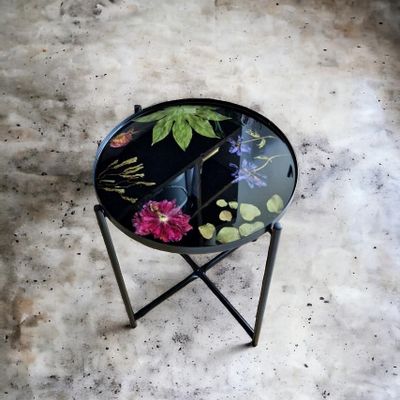 Décorations florales - Table basse en résine avec fleurs naturelles - SI DECO