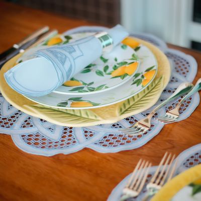 Sets de table - Set de table en lin brodé à la main - Rosace bleu clair - RENDAR