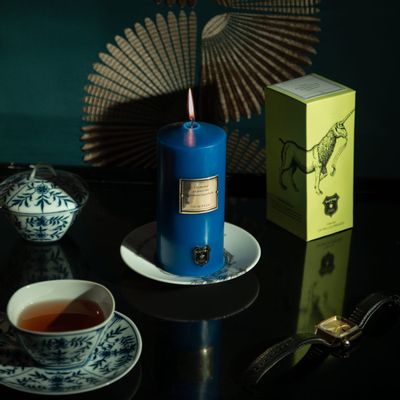 Decorative objects - Oscar Wilde Citation Pillar Candle - SR 520 g. Mass tinted wax. - YLUSTRE