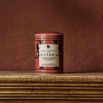Gifts - VICTORIA Artisan crafted scented candle, lovingly poured in Italy - DEREBUS