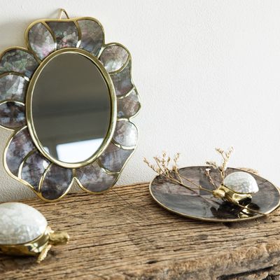 Miroirs - Miroir Flower nacre naturelle et laiton recyclé - WILD BY MOSAIC
