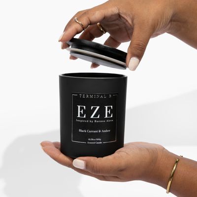 Gifts - EZE - BUENOS AIRES - BLACKCURRANT AND AMBER CANDLE. - TERMINAL B