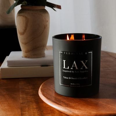 Gifts - LAX - LOS ANGELES - SMOKED LEATHER AND TOBACCO CANDLE. - TERMINAL B