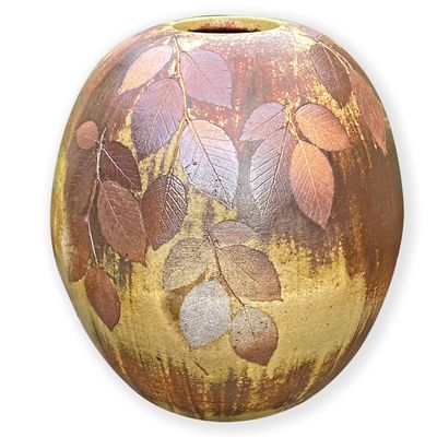 Vases - Vase boule à feuilles de hêtre sur émail roux-jaune - CÉRAMIQUE HELENE RAYMOND