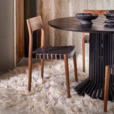 Chaises - Chaise de salle à manger Freya cuir naturel + noir - RAW MATERIALS