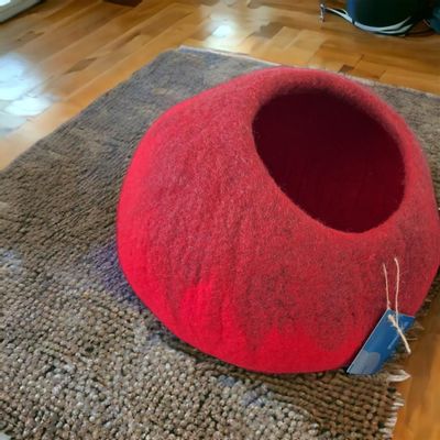 Accessoires animaux - AN9004 - Cat cave red. - FELTGHAR - HANDMADE WITH LOVE