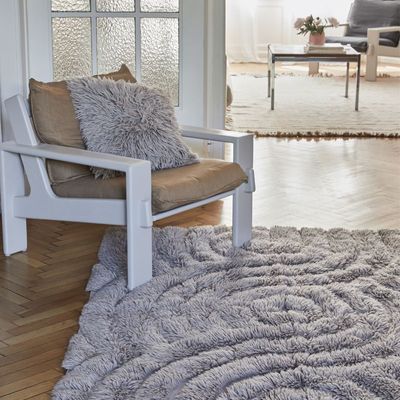 Contemporary carpets - High-pile SWIRL rug made from mulesing-free wool - LIV INTERIOR