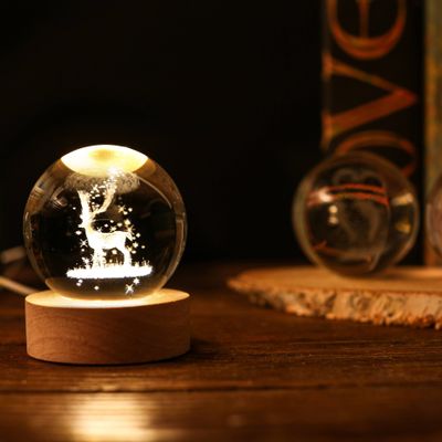 Cadeaux - Boule de verre gravée sur base en bois LED avec télécommande. - LE COMPTOIR DU NEON