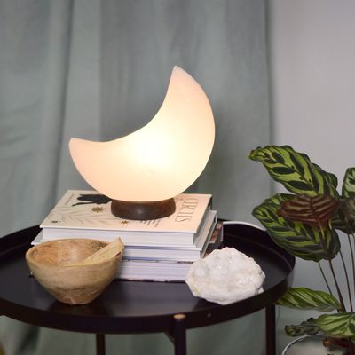 Objets de décoration - Lampe en cristal de sel blanc lune - Omsaé chez DG Diffusion - OMSAE