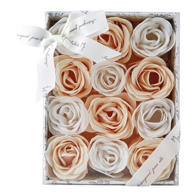 Savons - Coffret de 12 roses en feuilles de savon blanches et nude - Parfum Rose - MATHILDE M.