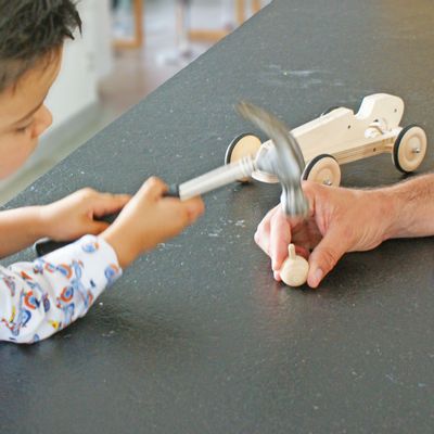 Toys - La Voiture d'Ettore – voiture en bois à fabriquer –moteur à élastique - MANUFACTURE EN FAMILLE