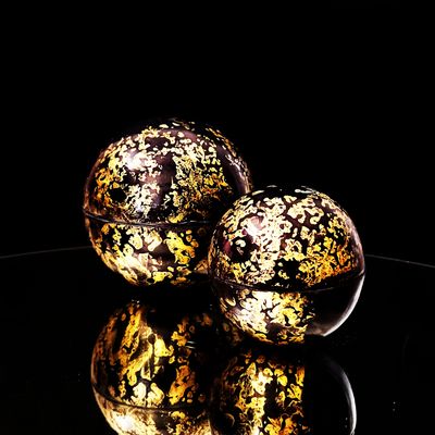 Cadeaux - Bougie Globe Noir Aubergine au Bois de Tonka - PONPON CURIOSITAS