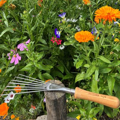 Gifts - Hand Leaf Rake - SNEEBOER