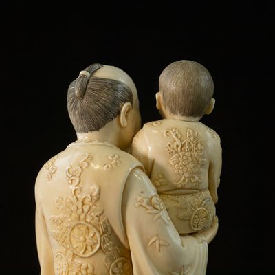 Sculptures, statuettes et miniatures - Sculpture en ivoire - De Père en Fils - TRESORIENT