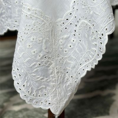 Table cloths - ENGLISH EMBROIDERY Linen Tablecloths & Napkins - SUMMERILL AND BISHOP