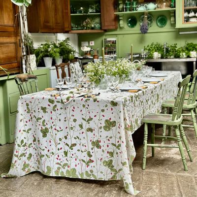 Table linen - FRAISES DES BOIS Linen Tablecloths & Napkins - SUMMERILL AND BISHOP