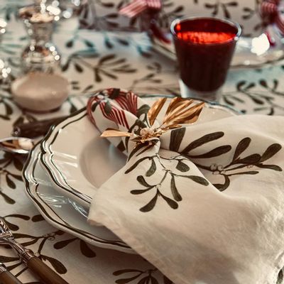 Table cloths - MISTLETOE Linen Tablecloths & Napkins - SUMMERILL AND BISHOP