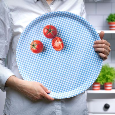 Trays - Round wooden serving tray - Trompe-l'oeil tomatoes 38 cm - MONBOPLATO