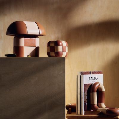 Design objects - Loop Bookend - PANISA OBJECTS