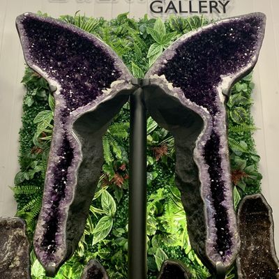 Decorative objects - Sculpture & Art Object: Amethyst Butterfly (Natural Stone) - LAVENTURINE GALLERY