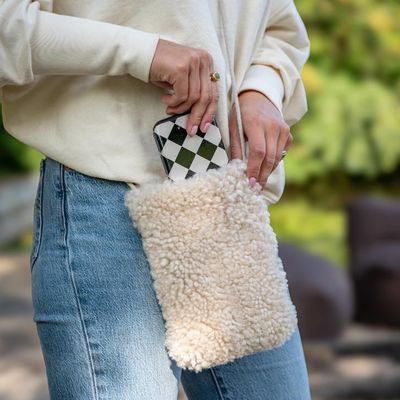 Sacs et cabas - kywie Phone Home, la coque de téléphone en peau de mouton 100% naturel - KYWIE