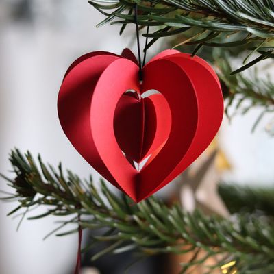 Christmas garlands and baubles - Clara Heart - hanging paper ornament - LIVINGLY