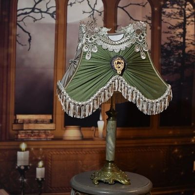 Decorative objects - Abat-jour Victorien MARQUISE AUX PAONS - BELLE EPOQUE