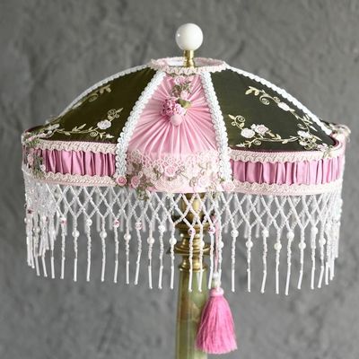 Decorative objects - Abat-jour victorien PERLE DE ROSE EN SOIE ET FRANGE DE PERLES - BELLE EPOQUE