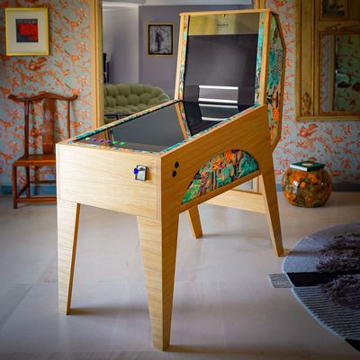 Objets de décoration - JIRAIYA : flipper de luxe, plus de 80 jeux classiques, chêne et tissu - MAISON ROSHI - LUXURY ENTERTAINMENT CABINETS