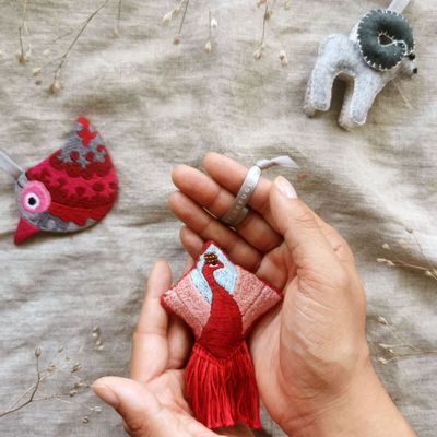 Christmas garlands and baubles - Splendid Peacock Ornament - UNHCR/MADE51