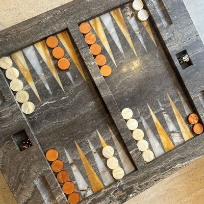 Tables de jeux - Backgammon Jamileh – Table de jeu sculpturale en marbre ou onyx - LIVINGSTONE