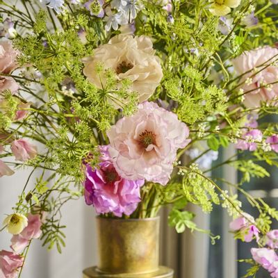 Floral decoration - Artificial spring flowers - SILK-KA BV