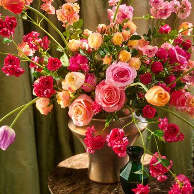 Floral decoration - Artificial roses, like you never seen before! - SILK-KA BV