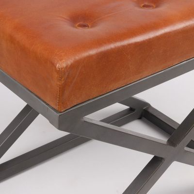 Repose-pieds - Pouf industriel en métal et cuir de chèvre, coloris vintage cigare, 51 cm - JP2B DECORATION