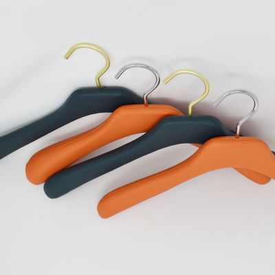 Hotel bedrooms - Hangers sheathed with leather, PU leather or microfiber, Elegance coll - MON CINTRE