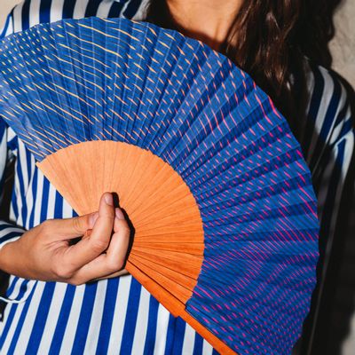 Prêt-à-porter - Hand Fan DANCING WAVES - 23cm - Blue - A FAN OF