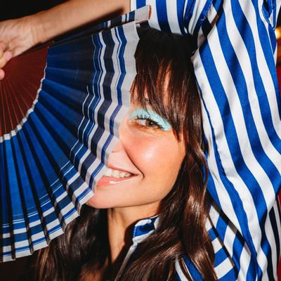 Prêt-à-porter - Éventail à main FEEL FREE, 27 cm, bleu et blanc - A FAN OF