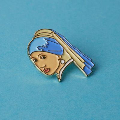 Broches - Fille à l'épingle à la boucle d'oreille en perle - Johannes Vermeer, 1665
 - PINPINPIN.IT