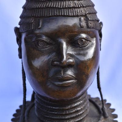 Unique pieces - Ife bronze queen mother head, kingdom Benin, Nigeria - QUINTESSENCE AFRICAINE