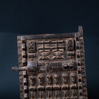 Sculptures, statuettes and miniatures - Wooden Dogon shutter door - QUINTESSENCE AFRICAINE