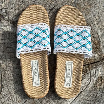 Chaussures - LES MAURICETTES de Candice, claquettes crochet turquoise légères - LES MAURICETTES